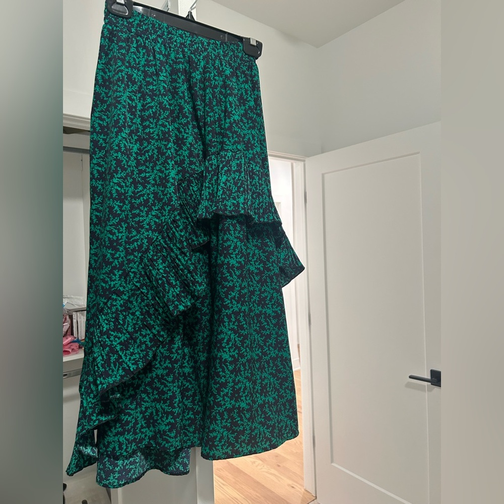 Great midi ruffle skirt! Excellent condition